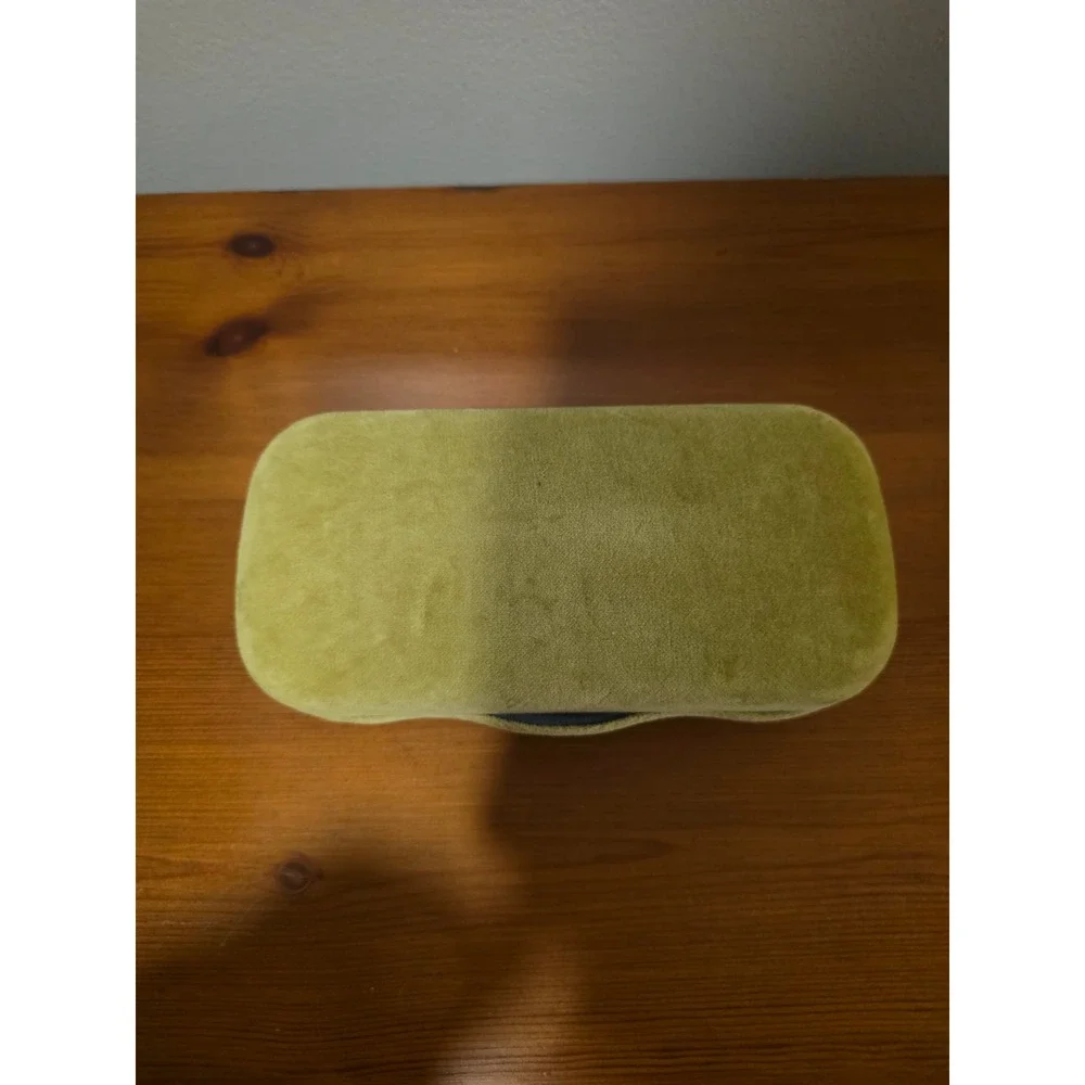 Gucci Chartreuse Yellow Green Velvet Hard Clamshell Eyeglass Sunglasses Case